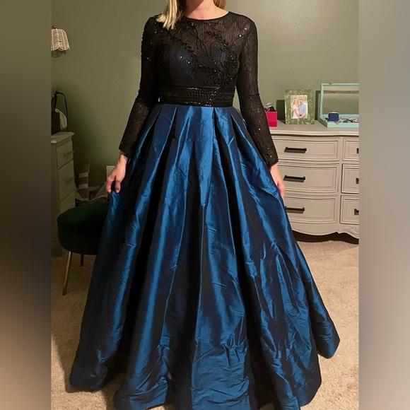 Mac Duggal formal gown - Picture 4 of 4